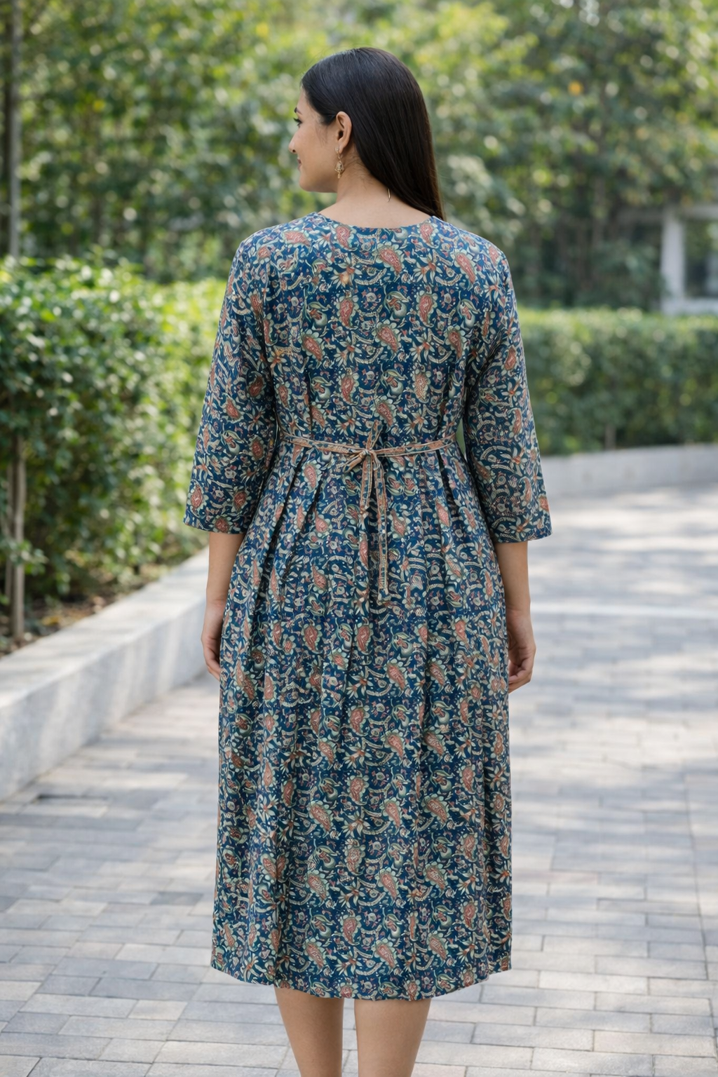 FEEDING GOWN - PAISLEY AND FLORAL VINE PRINT - BLUE, DARK GREEN & RED FGH03